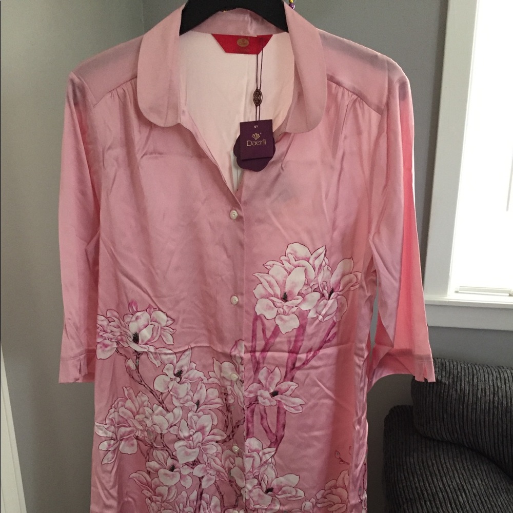 nightclothes or leisure wear, it is new!